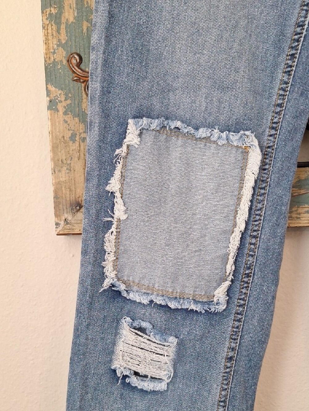 Blue Patchwork Boyfriend Jeans with Dark Denim Accents. Size XS - Picture 5 of 9